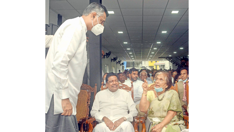 Former President Chandrika Bandaranaike Kumaratunga has a word with 43 Senankaya leader Patali Champika Ranawaka watched by Nawa Lanka Nidahas Pakshaya MP Kumara Welgama at the open the new party’s headquarters. Picture by Dushmantha Mayadunne
