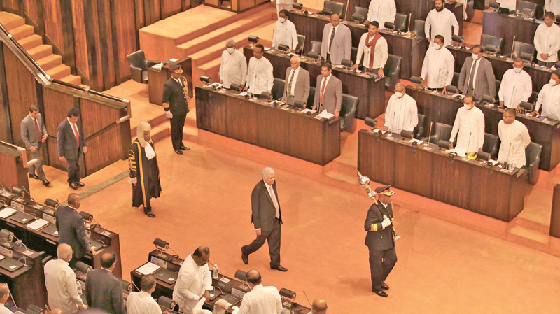President Ranil Wickremesinghe arrives at the Parliamentary Complex. Speaker Mahinda Yapa Abeywardena is  also in the picture.