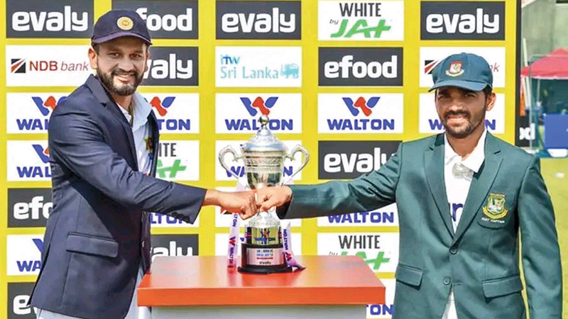Sri Lanka and Bangladesh Test captains, Dimuth Karunaratne and Mominul Haque pose with the championship trophy.    