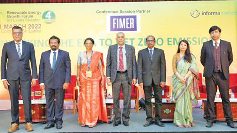 Yogesh Mudras Managing Director Informa Markets in India, Dr. Sulakshana Jayawardena Director General Sri Lanka Sustainable Energy, Shirley Jayawardena, President, Federation of Chambers of Commerce and Industry of Sri Lanka (FCCISL), Hemantha Samarakoon Secretary to State Ministry of Solar, Wind and Hydro power Generation Project.