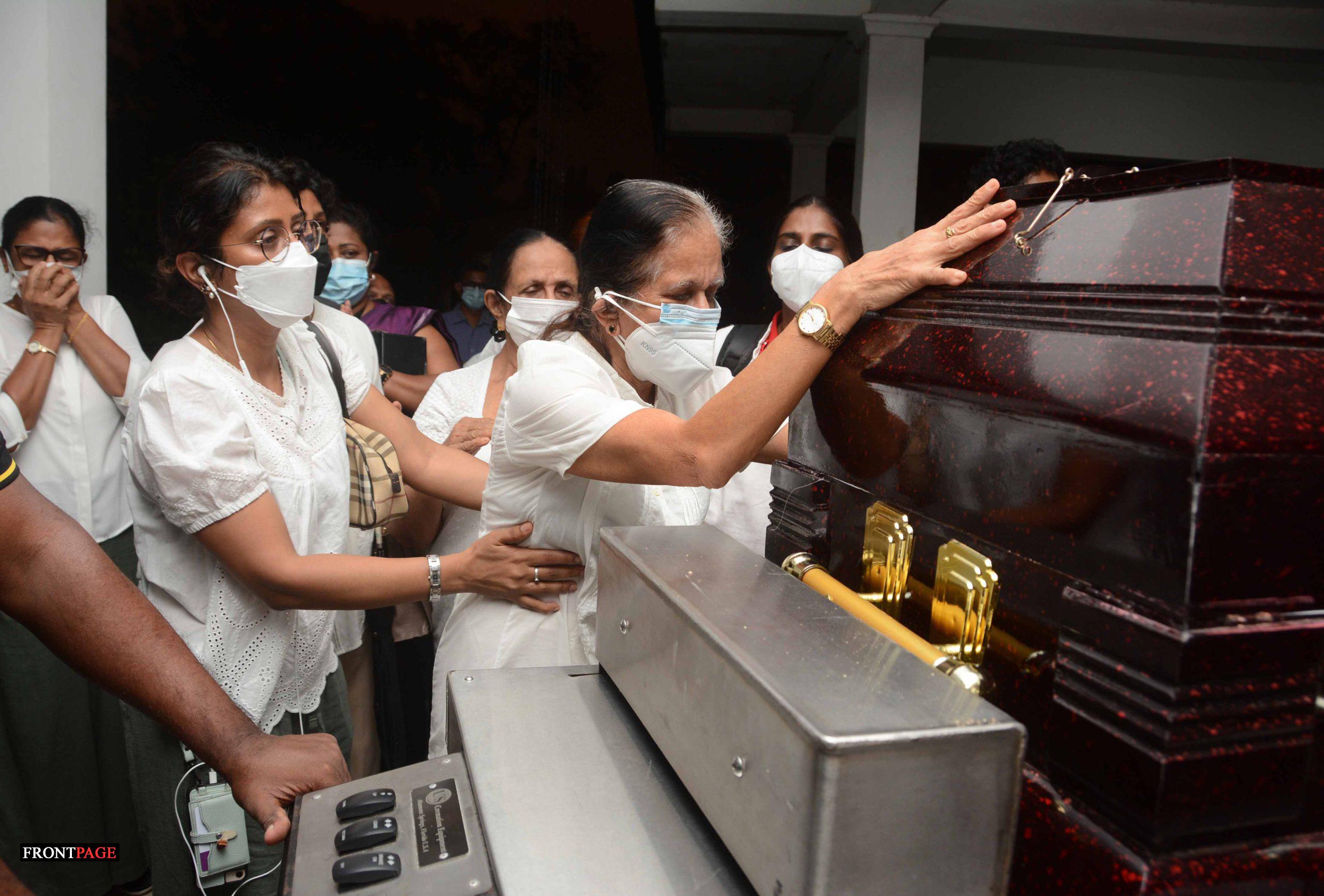 Veteran media personality Bandula Padmakumara's funeral held