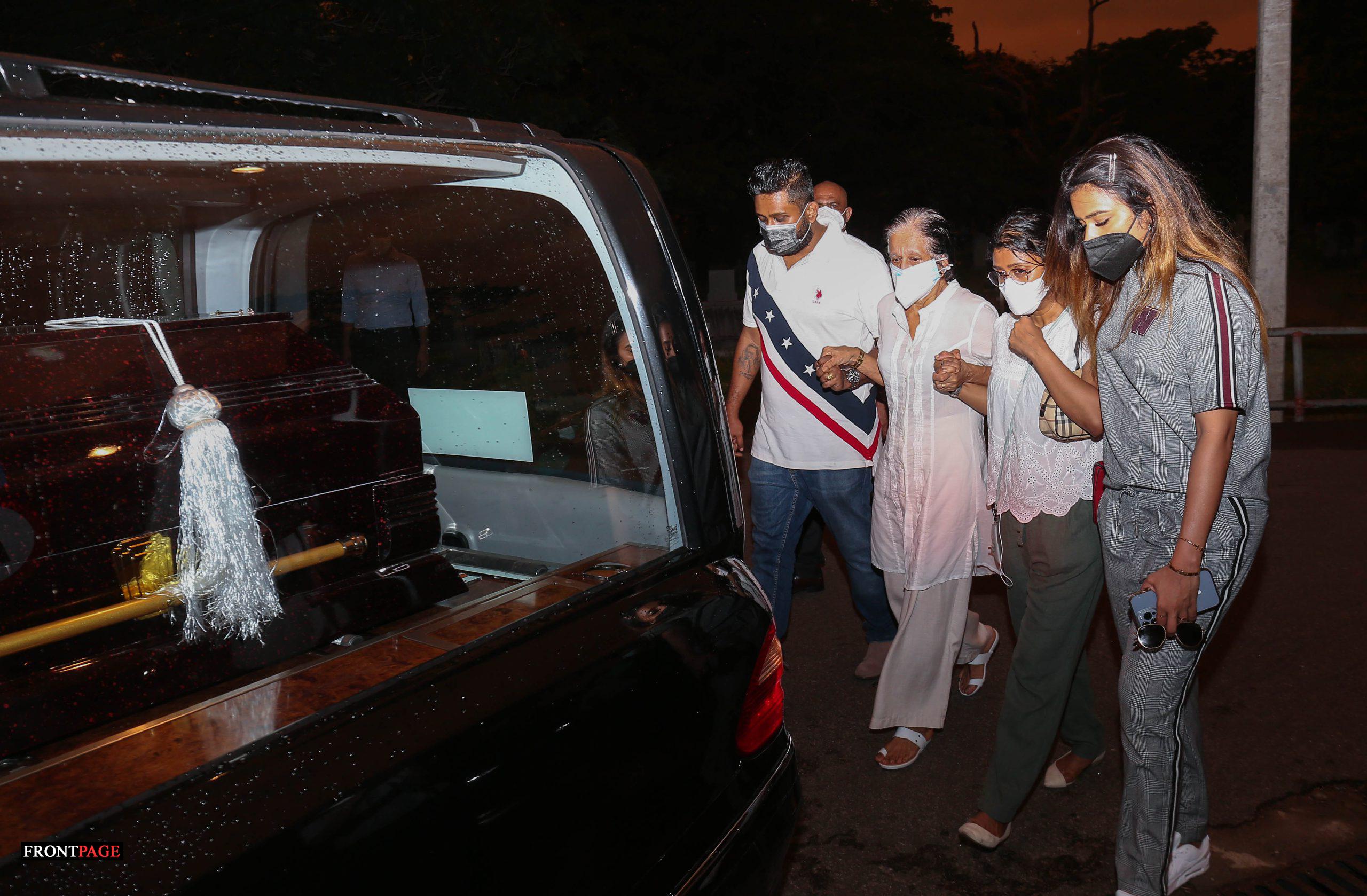 Veteran media personality Bandula Padmakumara's funeral held