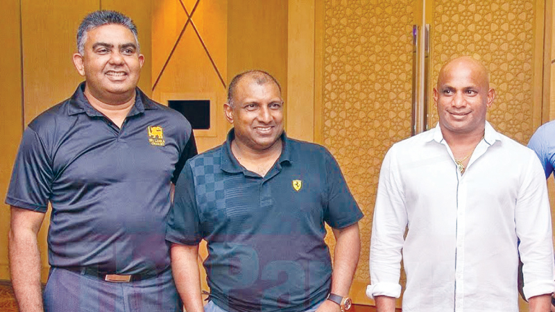 Gurusinha meeting his former Sri Lanka team mates  Ariavida de Silva and Sanath Jayasuriya