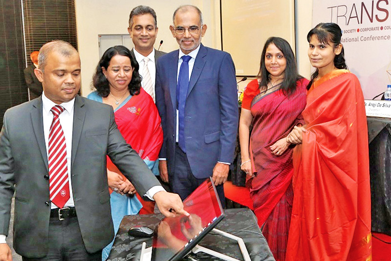 CA Sri Lanka President Sanjaya Bandara launching the website of the 43rd National Conference in the presence of Heshana Kuruppu, Anoji de Silva, Anura Perera, Priyoshini Fernando, and Dulani Fernando