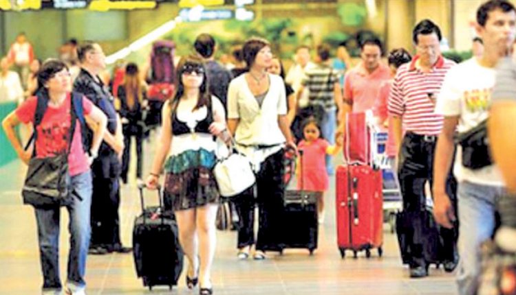 z DN 02 03 fb pg00 Chinese tourists