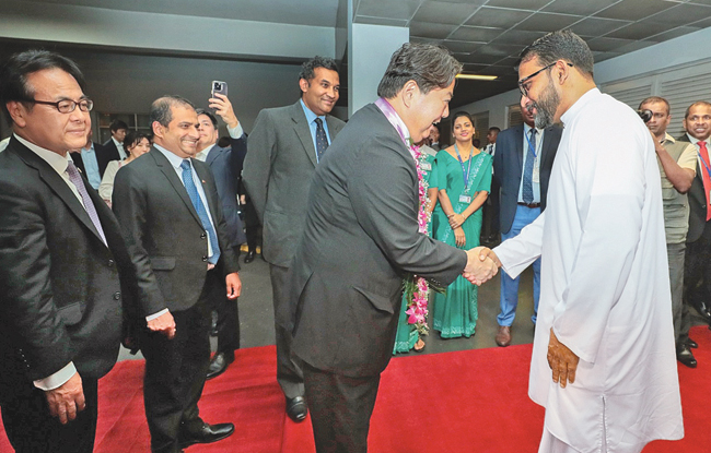 Japanese Foreign Minister Hayashi Yoshimasa with Foreign Affairs State Minister Taraka Balasuriya at the Airport. 