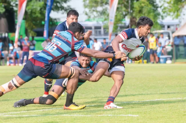 Kandy SC full back Srinath suriyabandara breaks off a maul is challenged by Air Force players.    