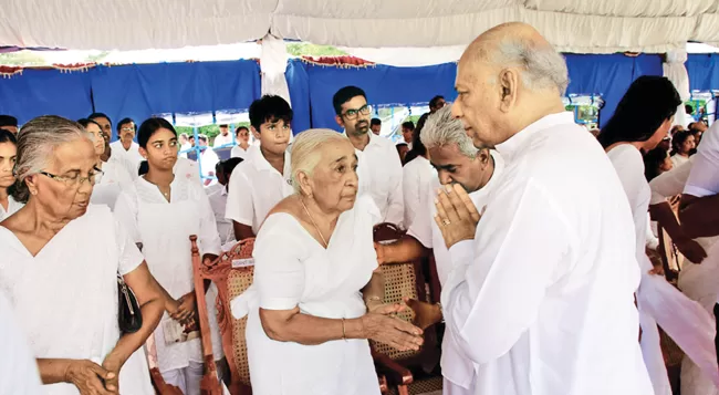 Prime Minister Dinesh Gunawardena conveying his condolences.