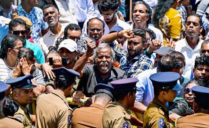 Ranil court protest