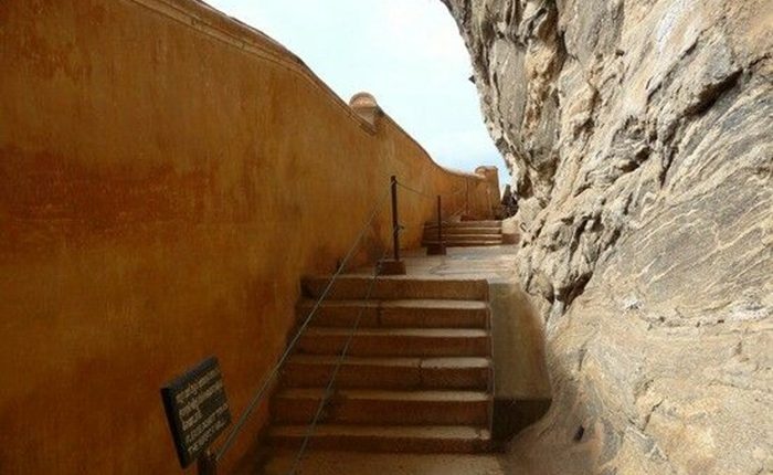 Sigiriya mirror wall