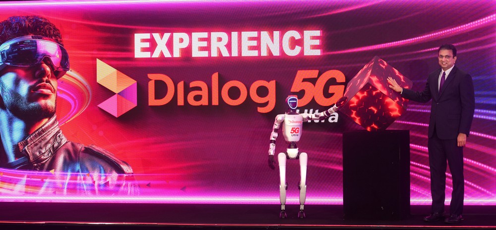 Left to right: NOVA, the Humanoid Robot Powered by Dialog 5G Ultra and Supun Weerasinghe, Director / Group Chief Executive, Dialog Axiata PLC