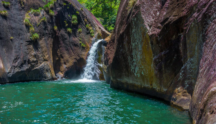 Pahanthuda Waterfall Pahanthudawa Waterfall