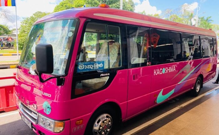 Katunayake makumbura bus