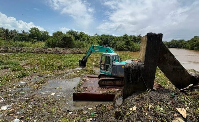 airport canal cleaning