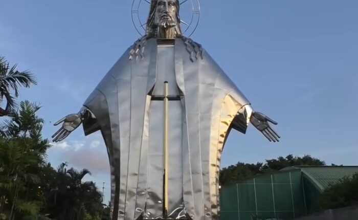 Jesus statue seeduwa